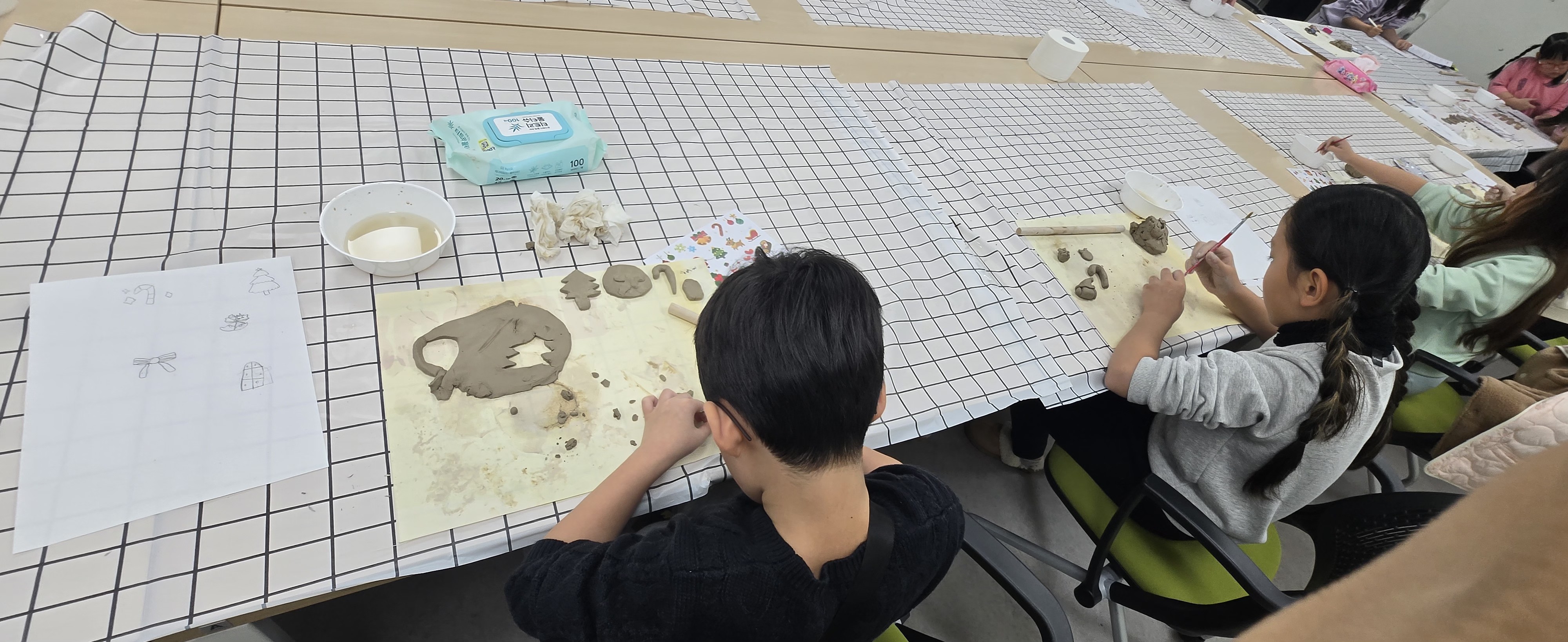 2025 겨울체험특강 < 크리스마스 도자기 키링 만들기>