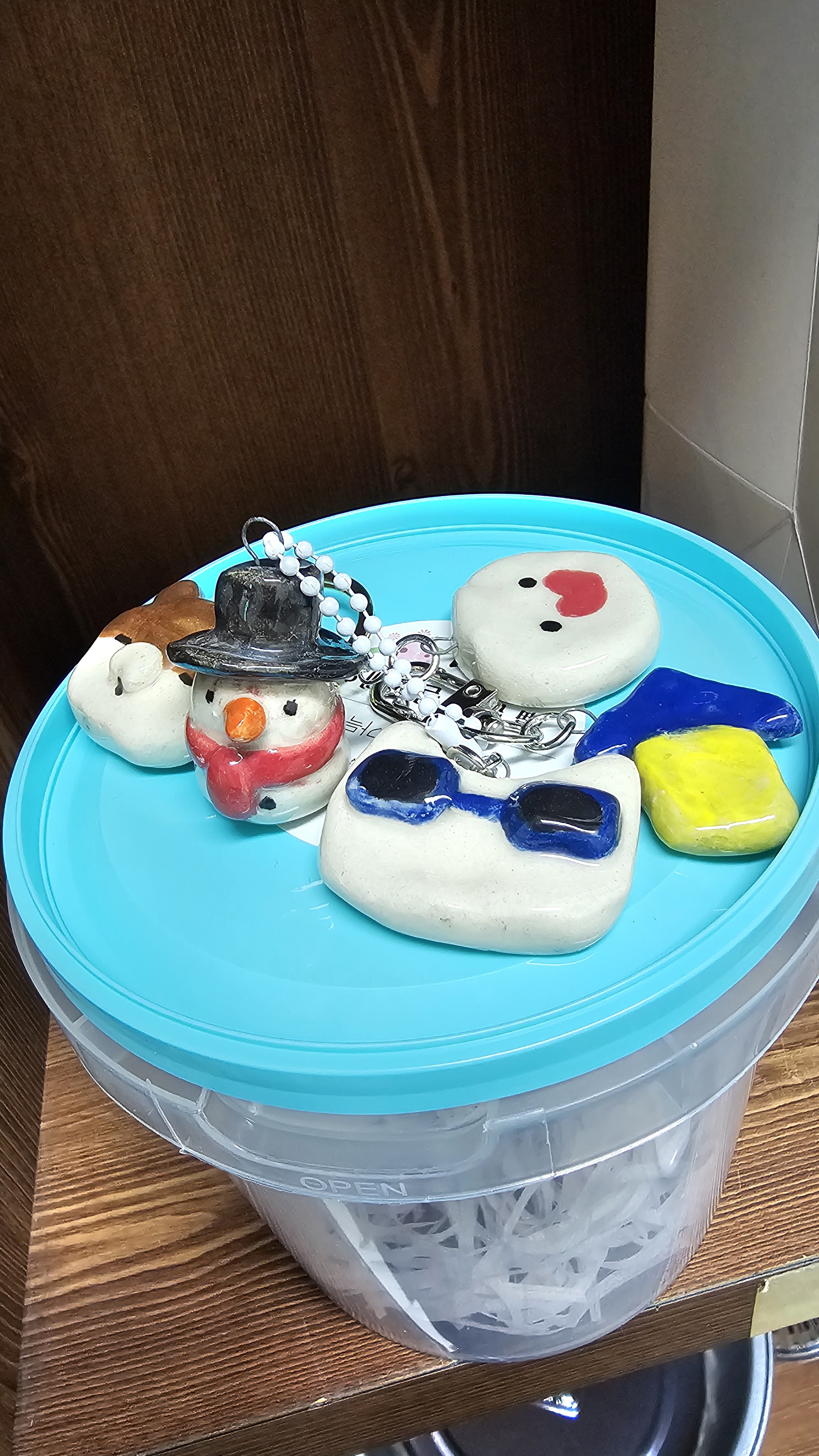 2025 겨울체험특강 < 크리스마스 도자기 키링 만들기>